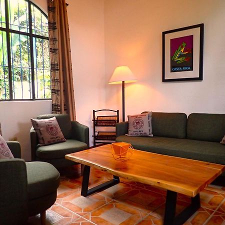 Orosi Lodge ภายนอก รูปภาพ